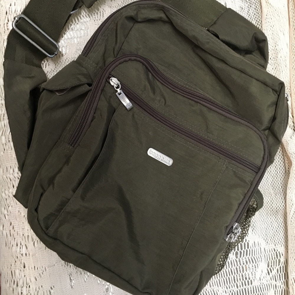 Baggallini Women’s Messenger Bag